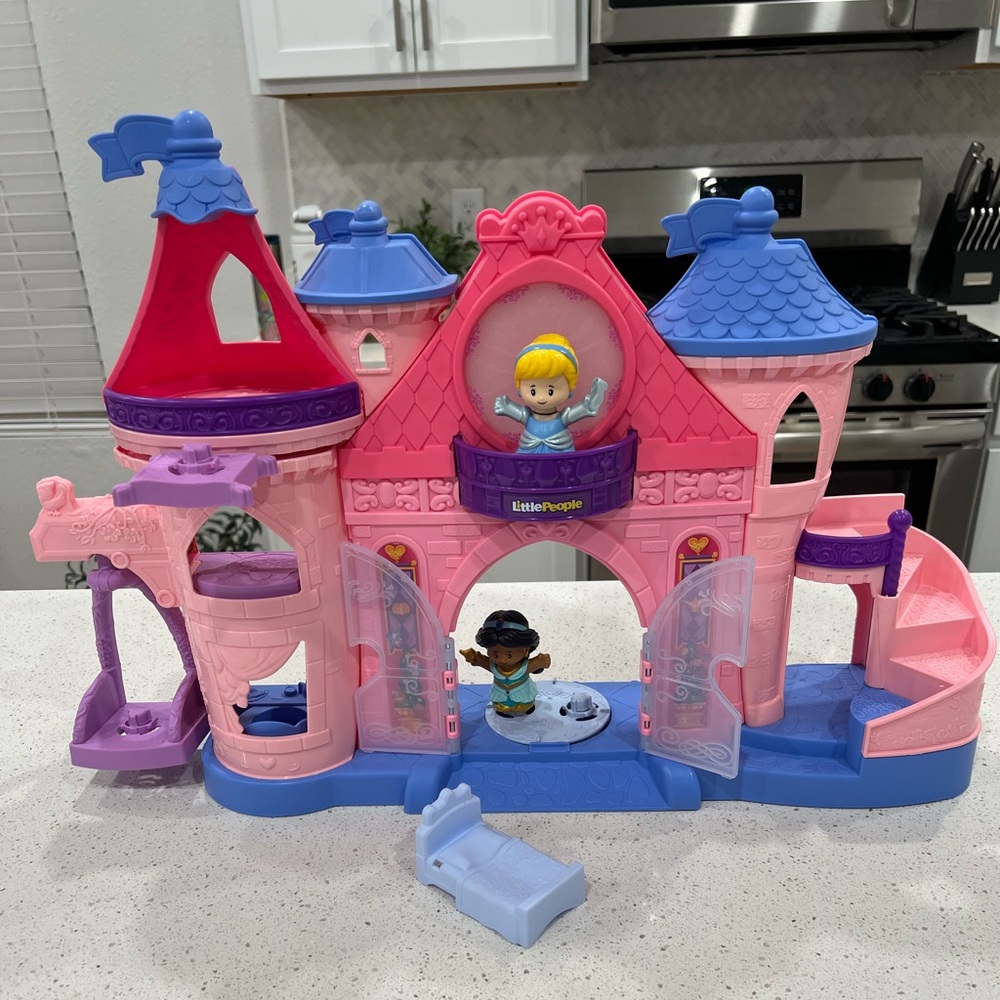Disney Princess Castle Playset - Pink and Blue Little People